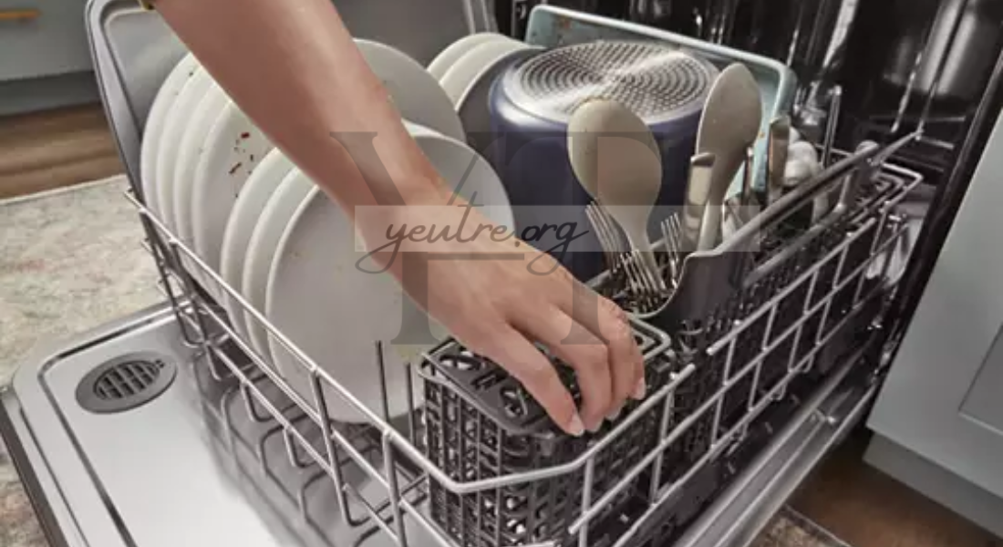 Read more about the article Whirlpool Dishwasher with Sensor Cycle Redefining Kitchen Convenience